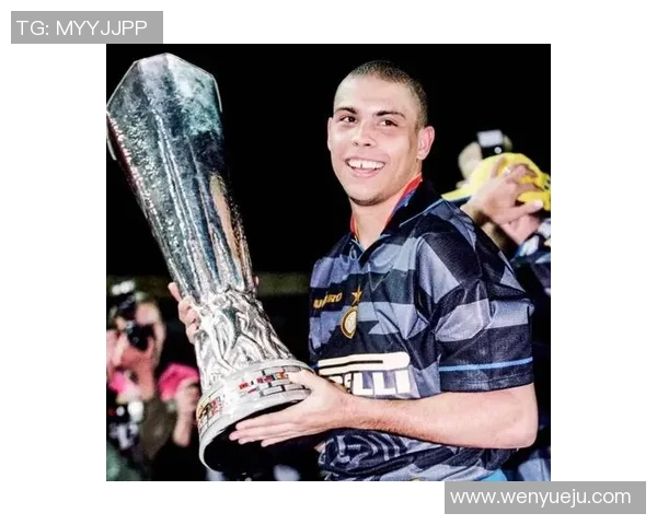 全球足球历史球星排名盘点：顶尖球员的巅峰对决与伟大传承