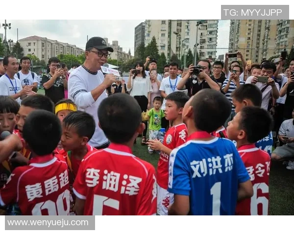 足球球星背后的教育启示：从青训到职业生涯的成长路径探讨